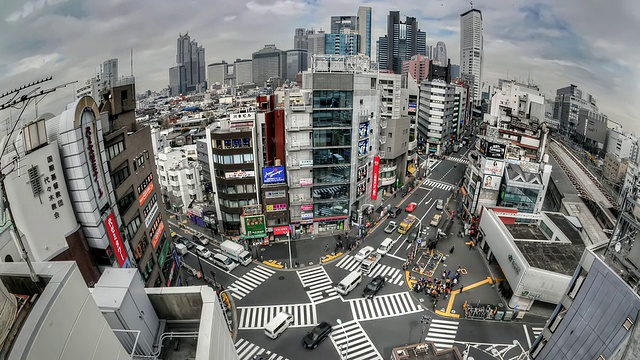 日本东京，代代木与新宿繁忙的十字路口视频素材