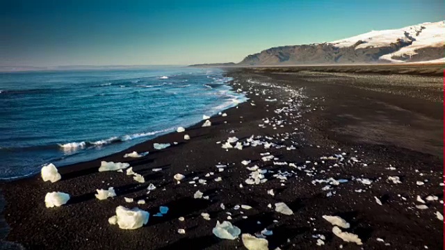 飞越冰岛北极海岸线- Jokulsarlon视频素材