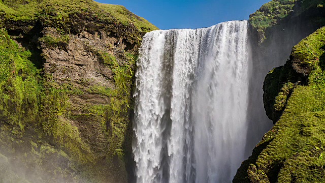 冰岛的Skogafoss瀑布，慢镜头视频素材