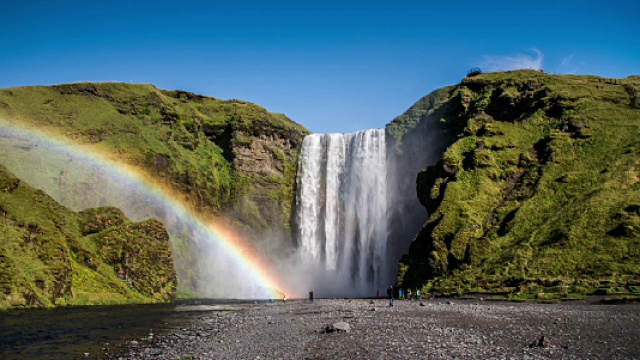 冰岛Skogafoss瀑布的彩虹视频素材