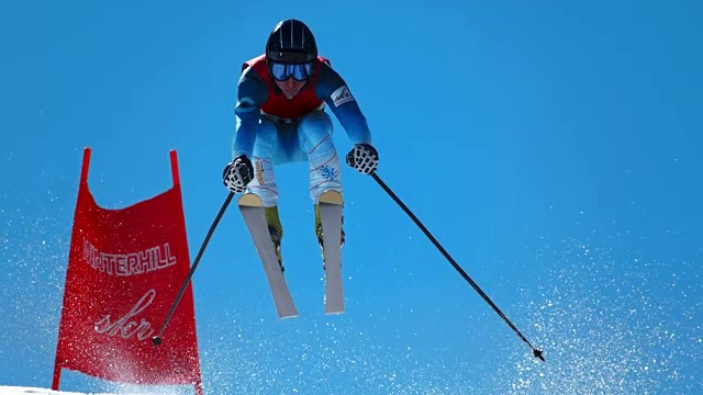 男子滑雪运动员在大回转比赛中空降视频素材