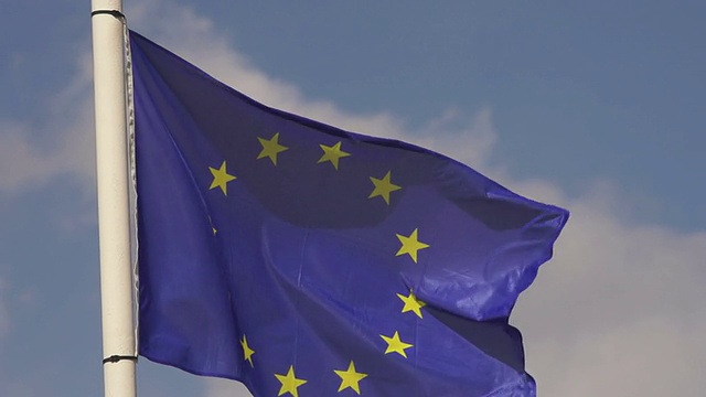 欧盟旗帜。缓慢的运动。视频素材