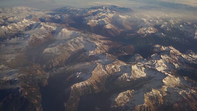 阿尔卑斯山勃朗峰的鸟瞰图视频素材
