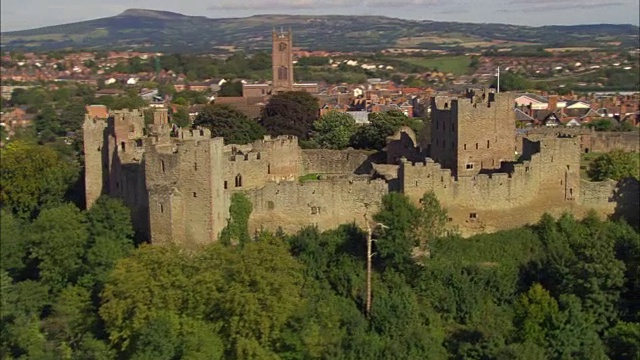 勒德洛城堡-鸟瞰图-英格兰，什罗普郡，英国视频下载
