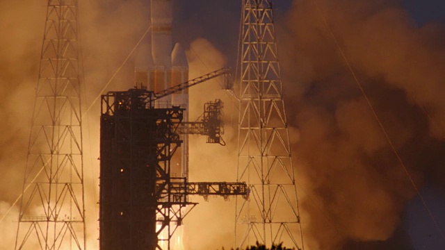 用德尔塔IV重型火箭发射猎户座航天器视频素材