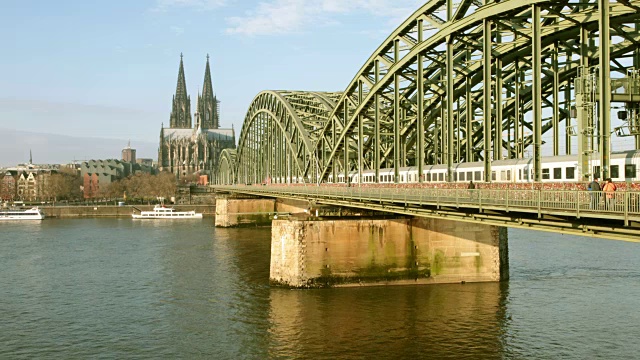 科隆大教堂，铁路桥和莱茵河视频下载