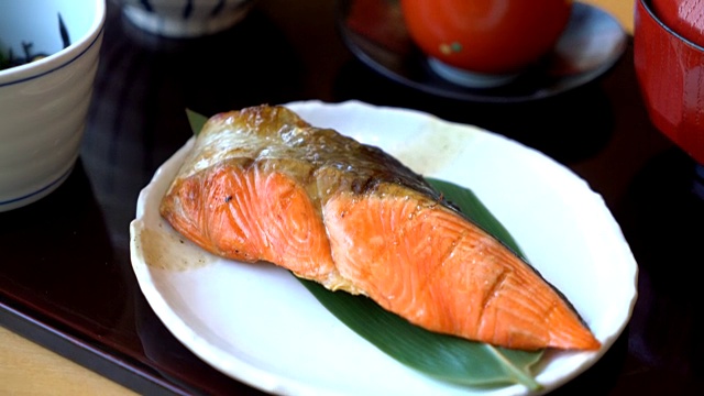 三文鱼——日式烧烤食品视频素材