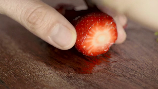 切草莓特写视频下载