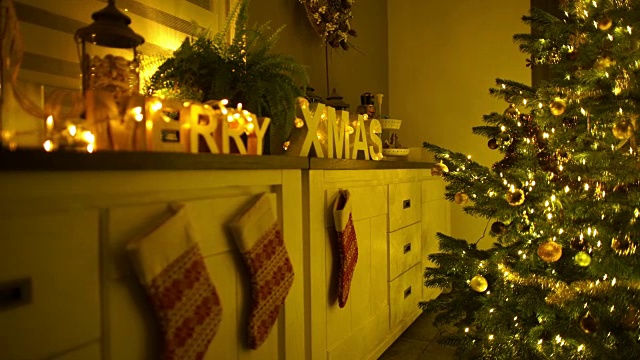 为圣诞节装饰的客厅细节视频素材