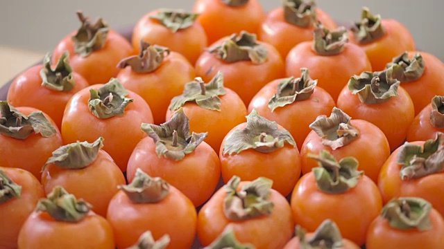 很多成熟美味的柿子视频下载