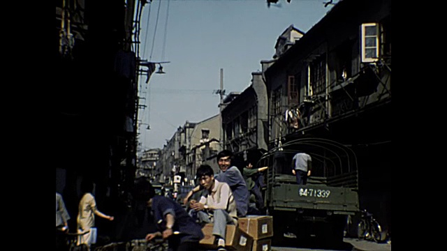 1969年家庭电影北京街头的中国人视频素材