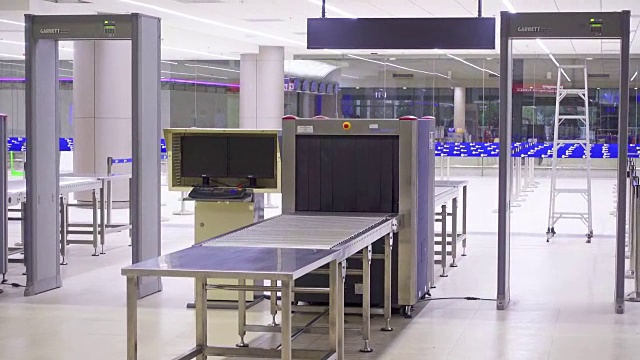 机场的x光设备检查行李视频素材