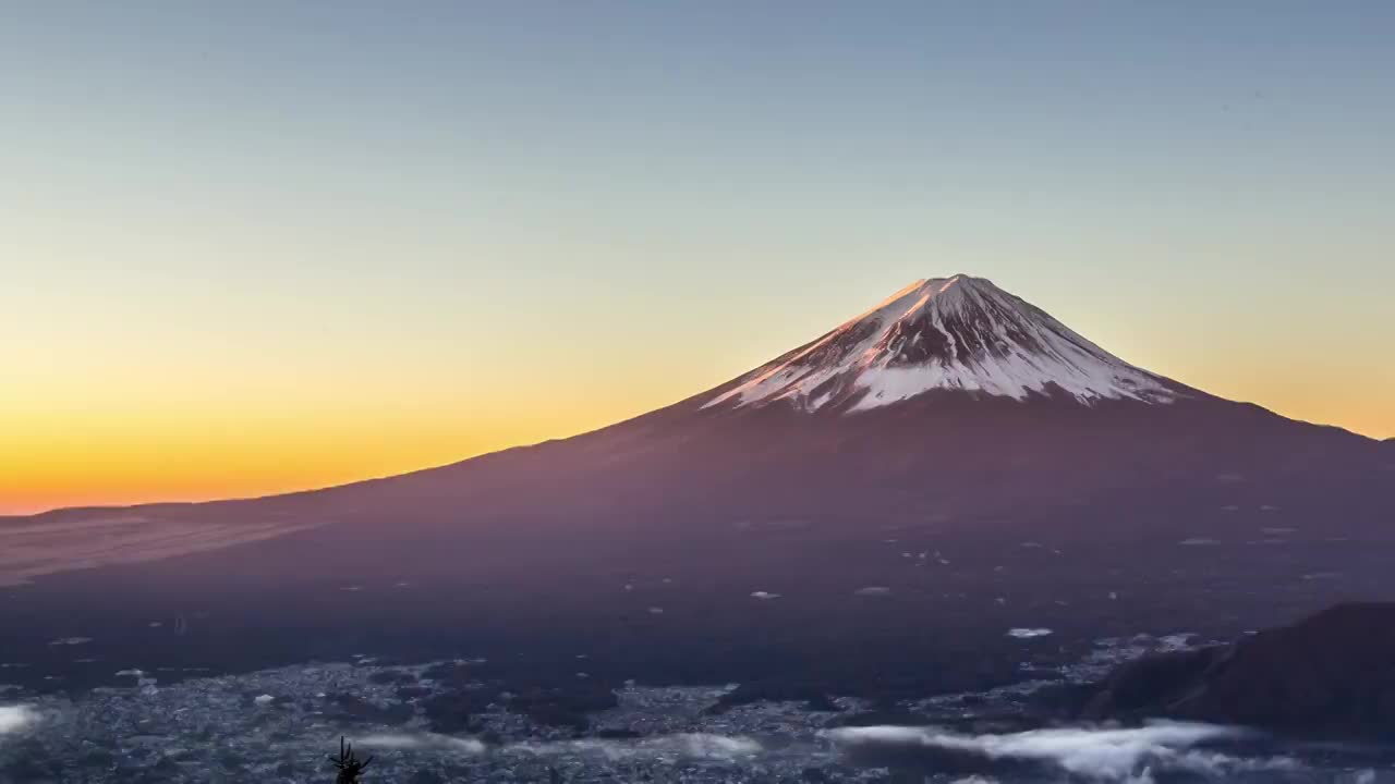 4K延时:富士山日出川口湖鸟瞰图视频下载