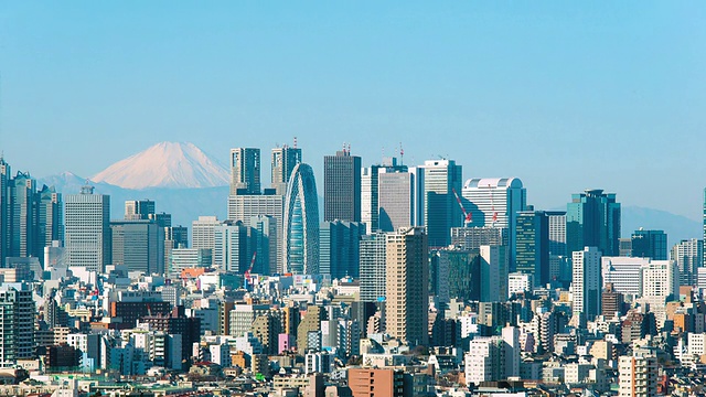 富士山和新宿城市建筑/东京，日本视频素材