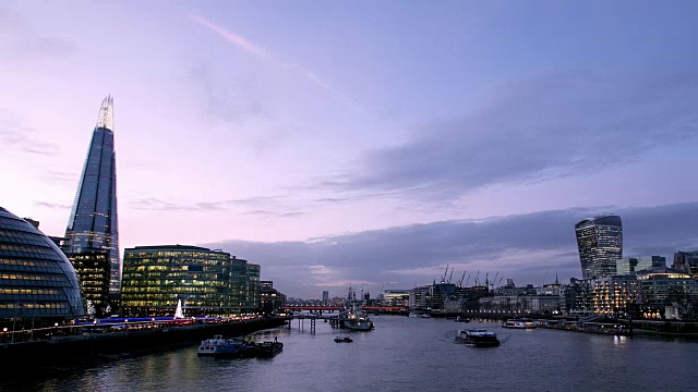 碎片大厦、泰晤士河和伦敦城的时光流逝之夜视频素材