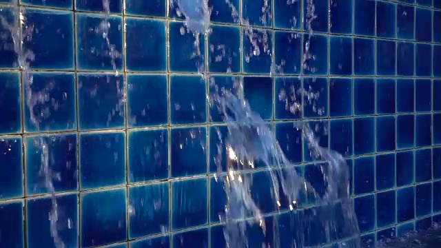 慢镜头中的瀑布墙装饰视频下载