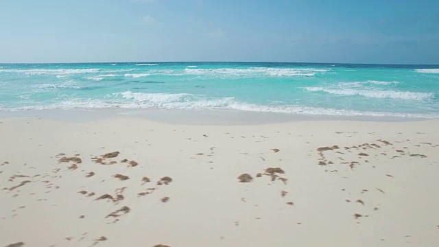 沙滩上的波浪视频素材