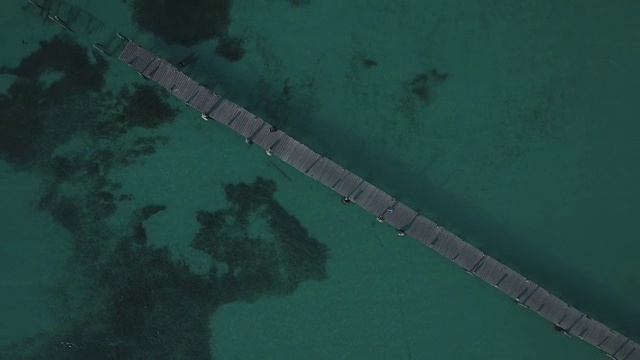 航拍海洋中的木板路视频素材