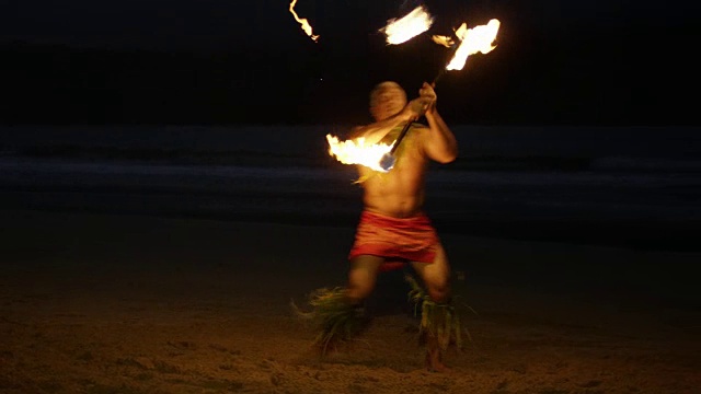 传统的夏威夷火刀草裙舞视频素材