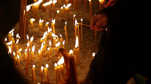 蜡烛在教堂视频素材