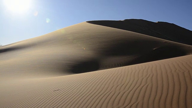 沙在风中飞舞的沙丘，索苏斯瓦莱，奈米比视频素材