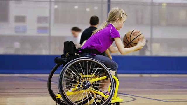 轮椅篮球儿童视频下载