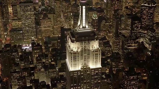 帝国大厦夜晚的鸟瞰图。纽约市天际线视频下载