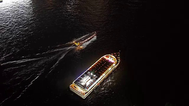 湄南河上的一艘客船视频下载