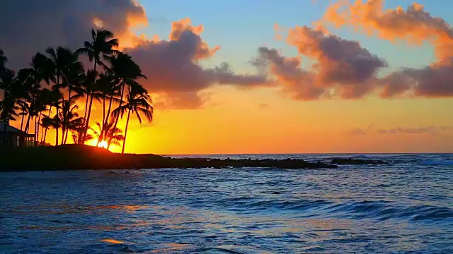 夏威夷考艾岛海滩上的日出视频下载