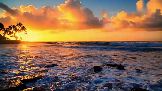 夏威夷考艾岛海滩上的日出视频下载