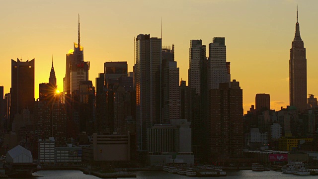 日出时曼哈顿中城的天际线。视频素材