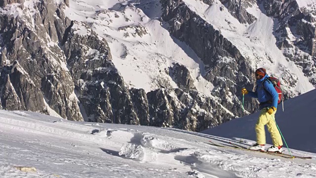 TD人滑雪旅游上山斜坡视频素材