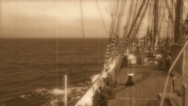 在一艘高大的船上旅行-程式化的老电影视频素材