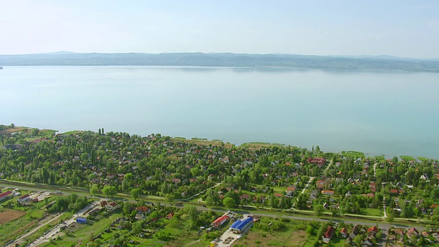 巴拉顿湖和小镇/巴拉顿，Zala, Somogy, Veszprem，匈牙利视频下载