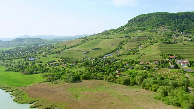 巴拉顿湖和山区的WS鸟瞰图/巴拉顿，Zala, Somogy, Veszprem，匈牙利视频下载