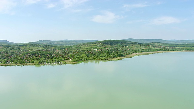 巴拉顿湖和小镇/巴拉顿，Zala, Somogy, Veszprem，匈牙利视频素材
