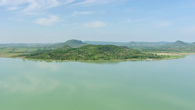 巴拉顿/巴拉顿湖的鸟瞰图，Zala, Somogy, Veszprem, Hungary视频素材