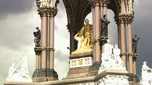 在伦敦市中心的阿尔伯特纪念堂周围的序列。视频下载