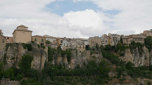 西班牙昆卡悬崖顶的城市视图视频素材