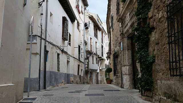 西班牙昆卡狭窄的街道视频素材