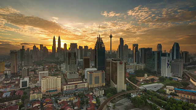 日出时间流逝俯瞰吉隆坡城市景观视频素材