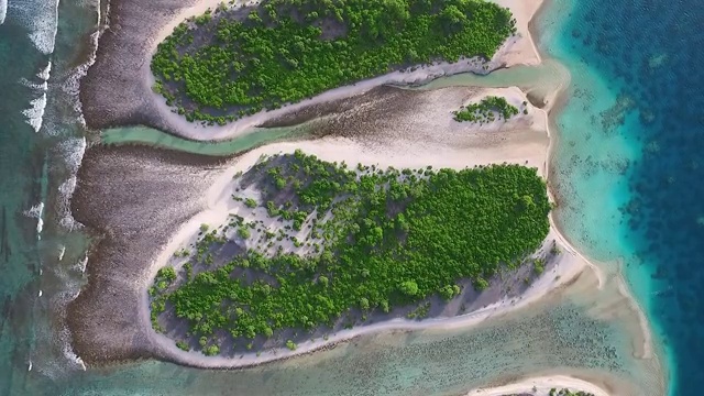 Manra环礁上的小气流视频下载