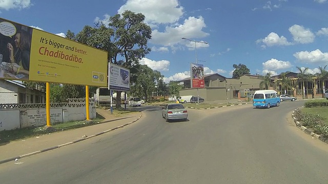 穿过交通圈:赞比亚基特韦视频下载