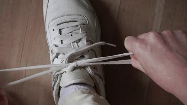 运动鞋在视频素材