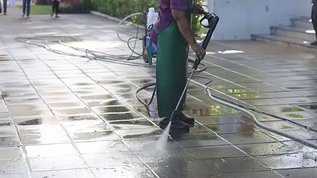街道护理和清洁服务与供水机视频下载