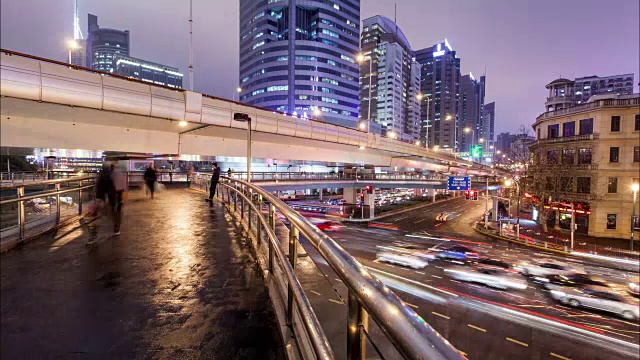 4k，时光流逝，上海市容高架桥夜间穿梭交通视频素材