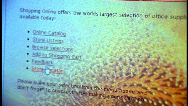 倾斜近距离的电脑显示指向突出的各种选项在网上购物网页视频下载