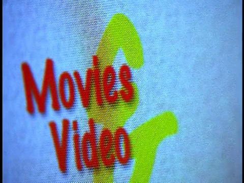 近距离电脑显示与程式化的标题-“电影和视频”视频下载