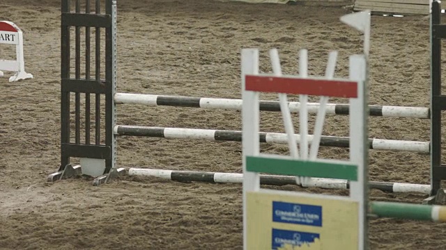 马跳跃障碍视频下载
