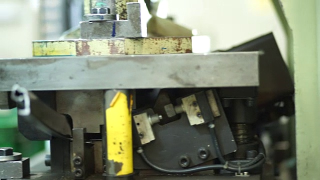 金属压印机视频素材